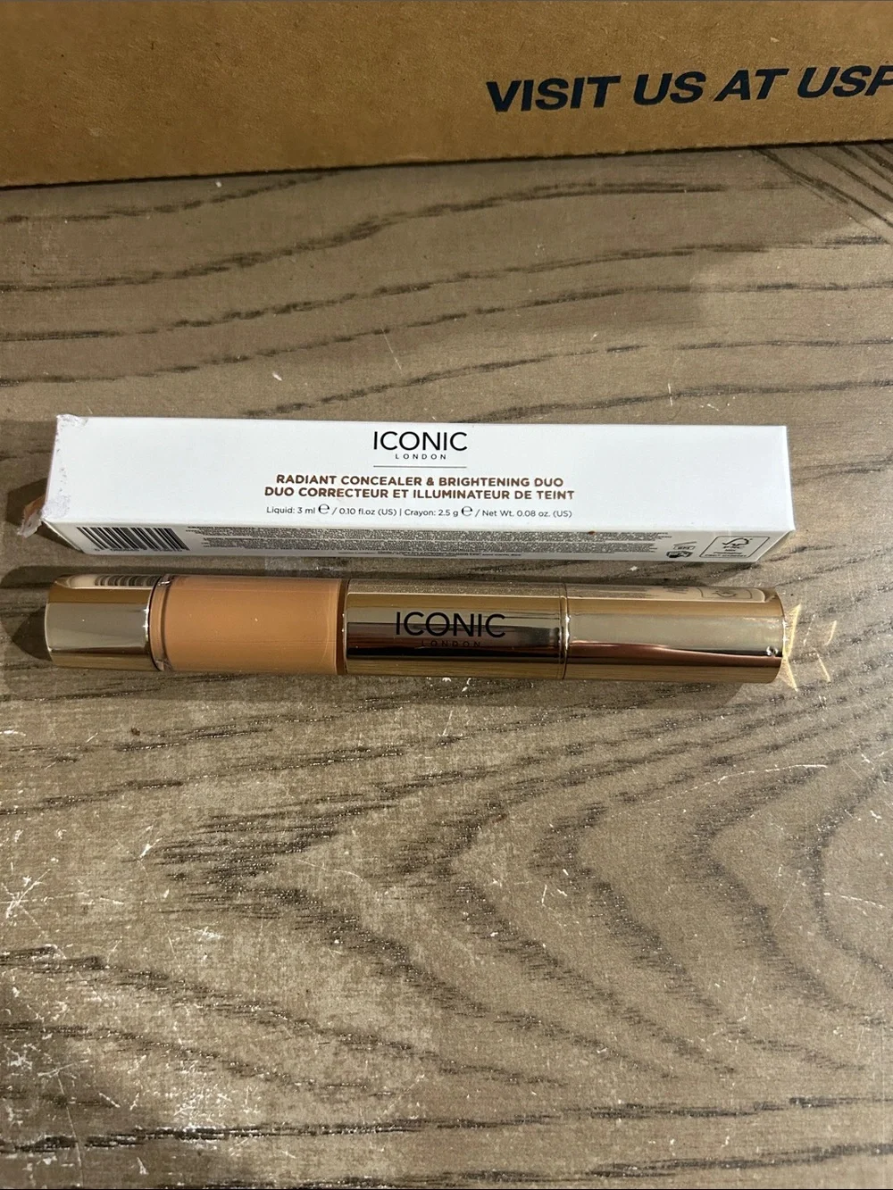 ICONIC London Dual-Ended Concealer & brightening duo color neutral tan